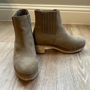 LOFT Clog Booties, size 7, Taupe